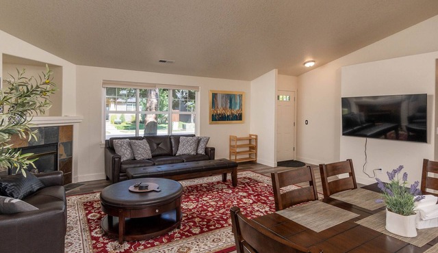 Centrally Located OneLevel Pet ok Home w/Fireplace