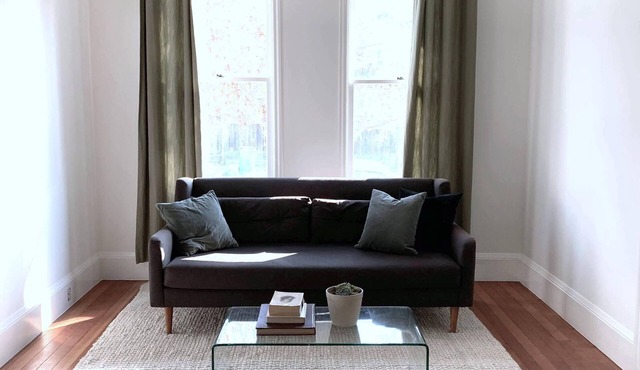 Centrally located peaceful modern farmhouse (3bd/2ba)