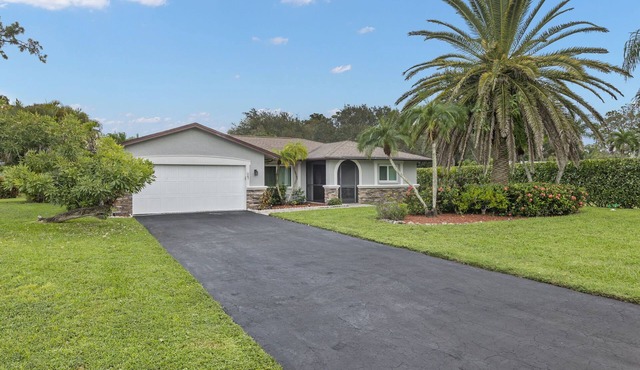 Centrally Located Pool Home in Willoughby Acres