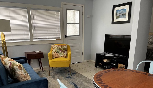 Centrally located pool guest house