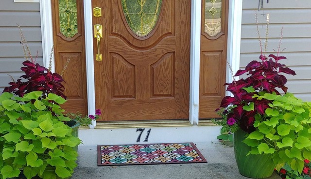 Centrally located Quiet but close to Highway, Stores and Restaurants