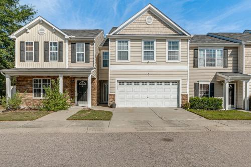 Centrally Located Raleigh Townhome w/Pool Access