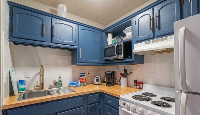 Centrally Located & Recently Updated Kokomo Apartment is Clean & Comfortable