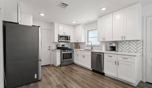 Centrally located remodeled home close to downtown and airport!