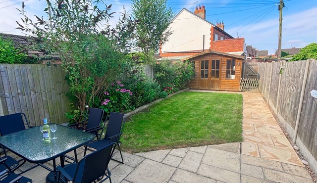 Centrally-located seaside holiday home with parking space and private garden