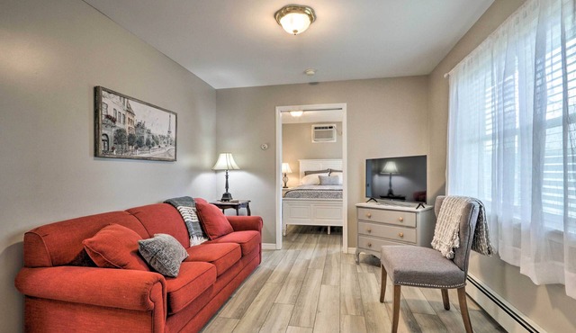 Centrally Located South Hill Apartment w/Smart TV