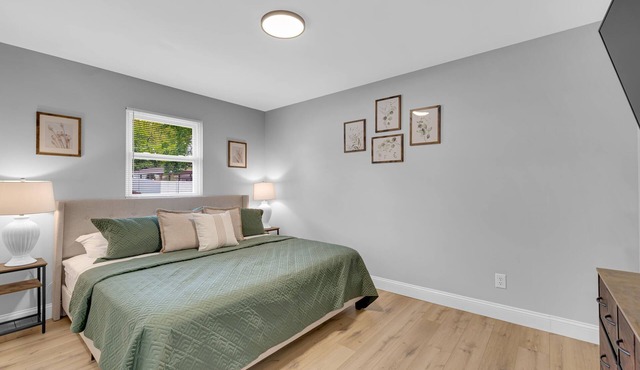 Centrally located, spacious 4 bdrm, on quiet Ct