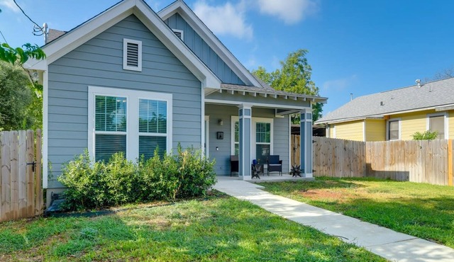 Centrally Located Stunning 3BR 2BA Near Downtown