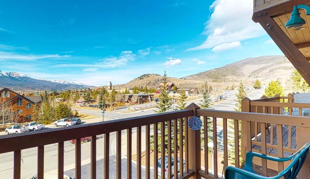 Centrally Located Studio with Stunning Views - Near Shopping, Dining, & Skiing