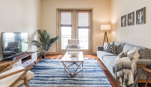 Centrally Located Suite + Pool + Gym