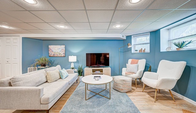 Centrally Located Swedish Design Andersonville 2bd by AllSet Turnover