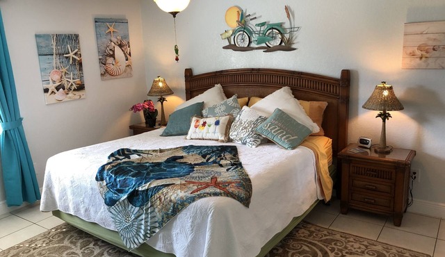 Centrally located to beaches, Close to Bush Gardens Pets Welcome Free Wifi