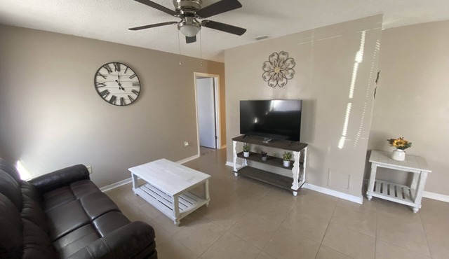 Centrally Located to bases and beaches/3 Bedroom