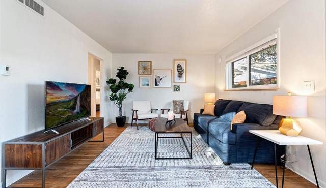 Centrally Located Townhome Near PVH - Dog Friendly
