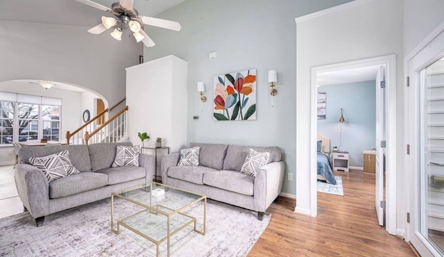 Centrally Located Townhouse - Free Parking