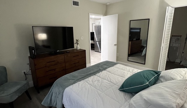 Centrally located in Coral Gables. Walk to shops and restaurants