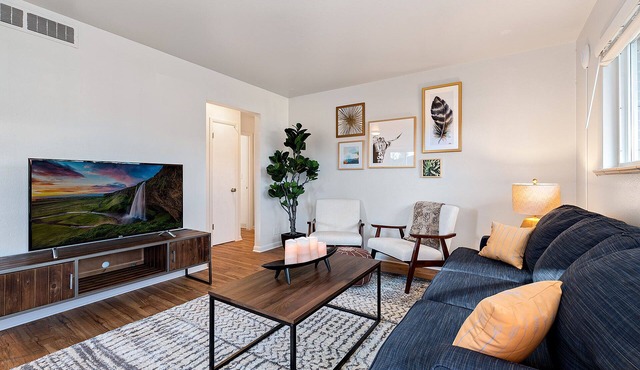 Centrally Located Townhome Near PVH - Dog Friendly