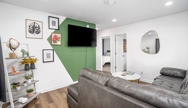 Centrally Located, 3BD Urban Oasis