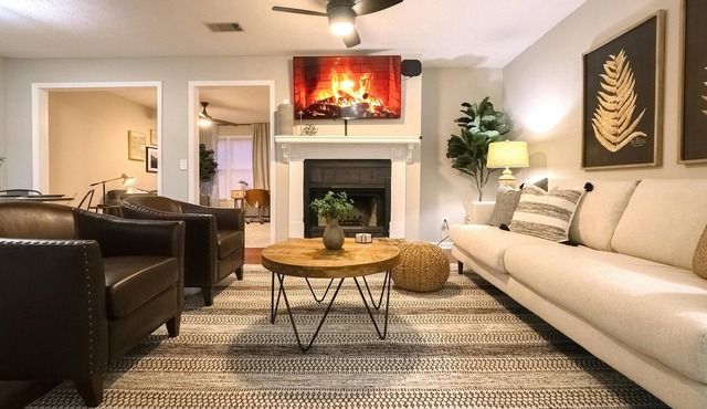 Centrally Located 3BR | Fast Wifi | Monthly Available