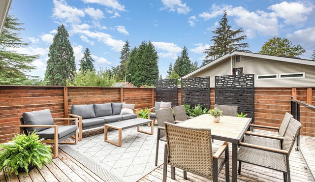 Centrally Located w/Rooftop Deck- Near Wine Country-Trails-Greenbelt Yard-405Fwy