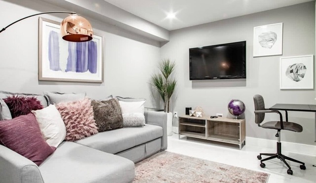Centrally-Located Well-Decorated Solar-Powered!