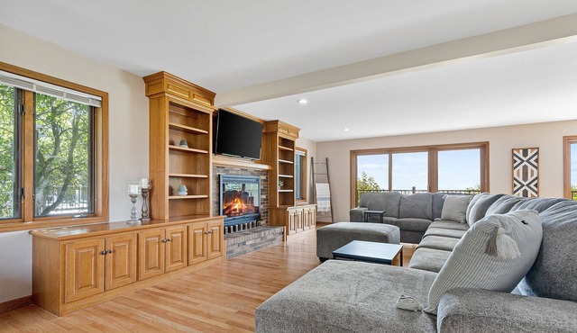 Centrally located with easy access to Green Bay and Door County!