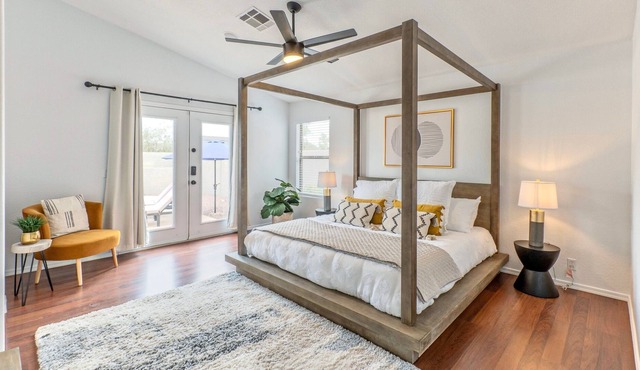 Centrally Located with Pool & Hot Tub. Close to golf, sports venues & much more.
