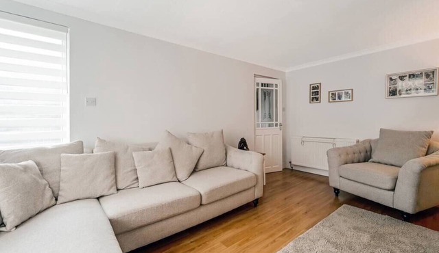 Centrally Situated 1 Bedroom House in Cumbernauld