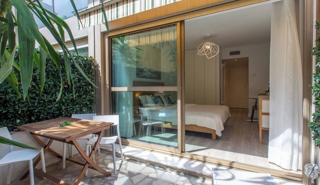 CENTRE PROMENADE – Golden Square Terrace 1 min Walk to the Beach A/C