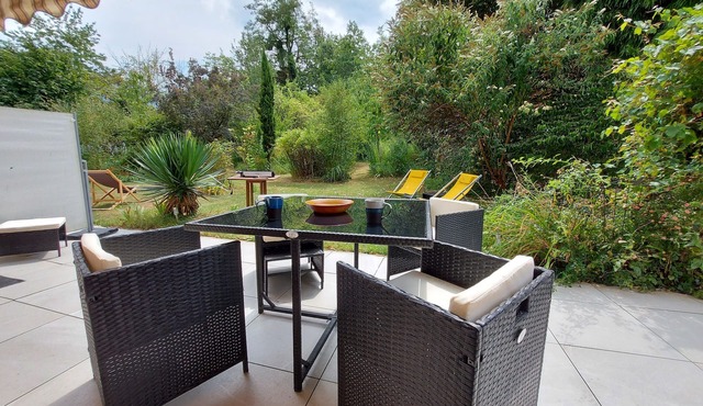 Centre St Jorioz : Charmant et Spacieux Studio Avec Terrasse et Jardin Privatif