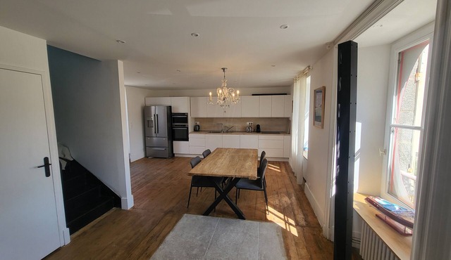 Centre Ville de St Quay, 100m Plage. Place du Marché