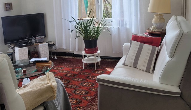 Centre Ville Narbonne-sud France-2ch-jardin Clos