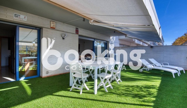 Centric apartment for 6 person in Platja d'Aro, with pool and parking.