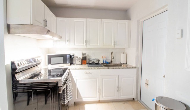 Centric Apt 2BR/1 BA ֎-Ideal for Long Stays