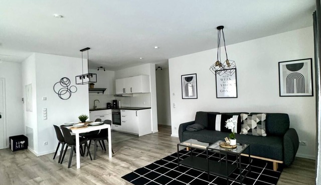 Centrical - Netflix - Queensize Bed in Bruchsal