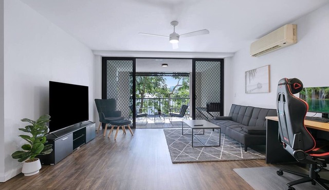 Centro at Toowong Modern Spacious Living with Pool