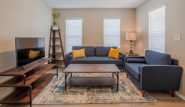 Centro Ybor Duplex! Walk to 7th Ave! Unit B