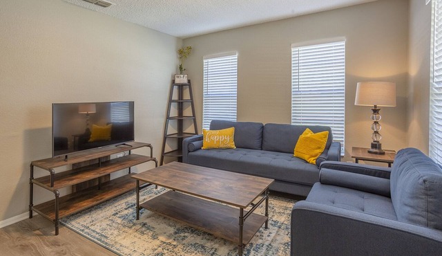 Centro Ybor Duplex! Walk to 7th Ave! Unit E12th-B