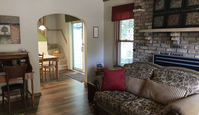 Century Cottage-PERFECT for Mayo & downtown visitors!