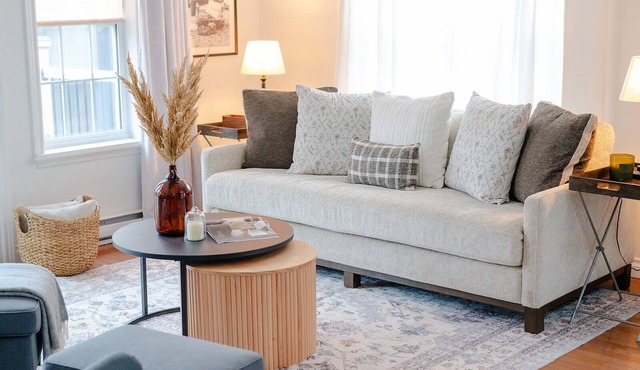 Century Home centrally located in Prince Edward County (located in Bloomfield)