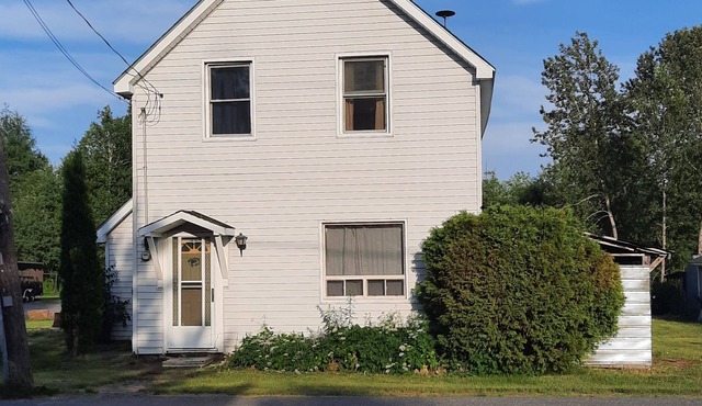 Century home, steps to beach, close to atv trails and algonquin park