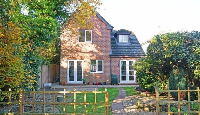 Century House - a house that sleeps up to 8 guests in 4 bedrooms