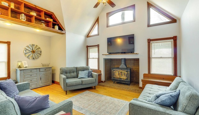 Century Old Farmhouse in Fulton: 6 Mi to Town!