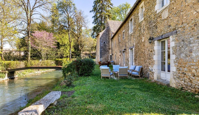 Cercigny Cottage with Private Terrace, Wi-Fi, and Air Conditioning