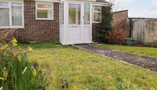 CERNE VIEW, pet friendly, with a garden in Cerne Abbas