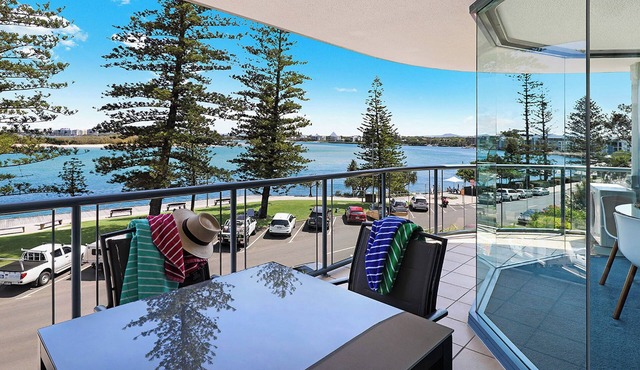 Cerulean Beachfront Apartment - Unit 5