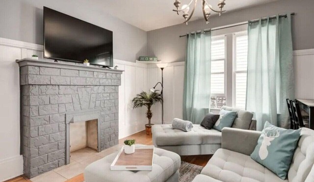 "Ceruleans" 3BR Suite in Calgary