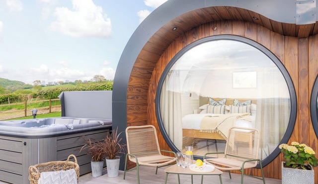 CEUNANT, romantic, character holiday cottage in Aberystwyth