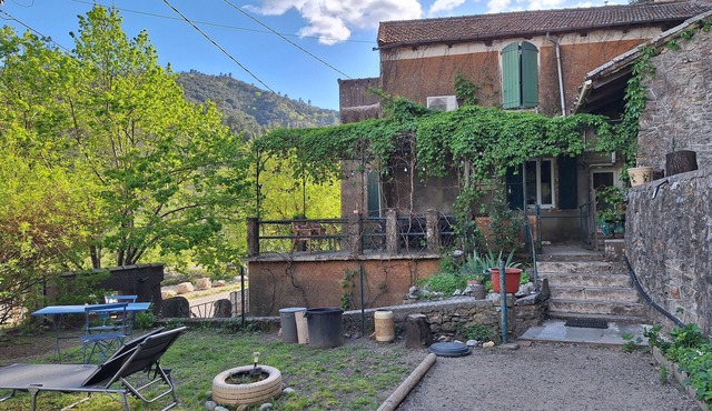 Cévenole house on the banks of the Gardon