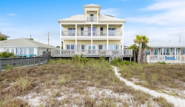 CFLAT - Large beachfront home! Sleeps 16. Walk to Pier Park!